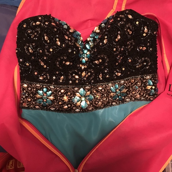 Tony Bowls Prom Dress - Picture 4 of 4